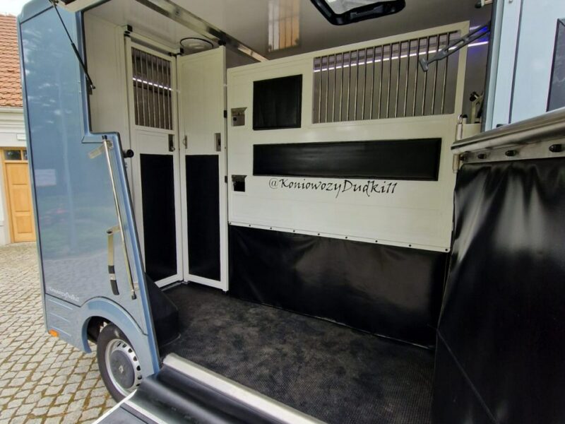 Renault Master Koniowóz, 4 Miejsca, Zabudowa Ogierowa. Kam.Cof.Hak. Na 2 konie.Szyber