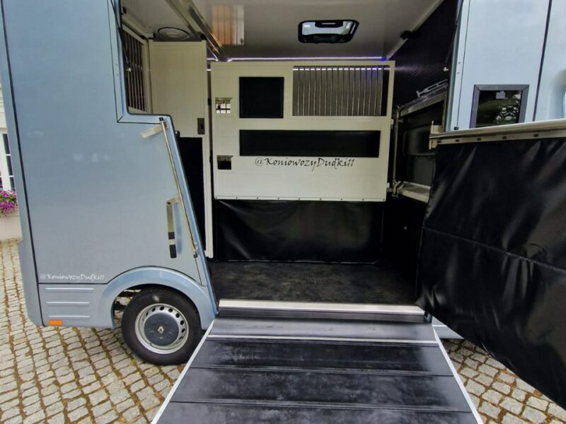 Renault Master Koniowóz, 4 Miejsca, Zabudowa Ogierowa. Kam.Cof.Hak. Na 2 konie.Szyber