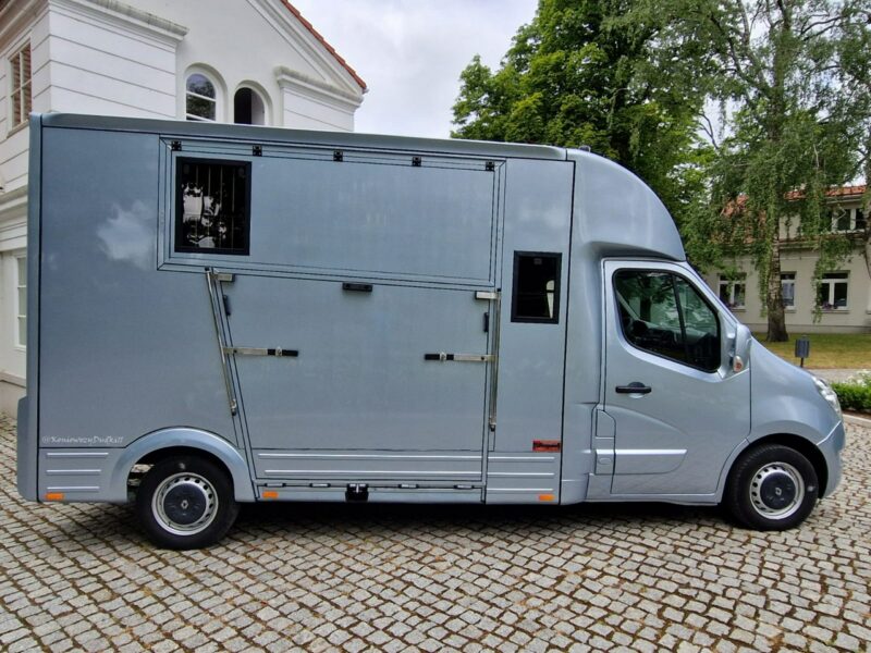 Renault Master Koniowóz, 4 Miejsca, Zabudowa Ogierowa. Kam.Cof.Hak. Na 2 konie.Szyber