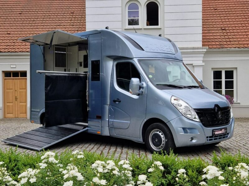 Renault Master Koniowóz, 4 Miejsca, Zabudowa Ogierowa. Kam.Cof.Hak. Na 2 konie.Szyber