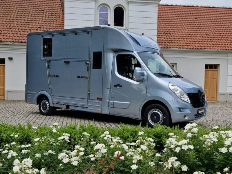 Renault Master Koniowóz, 4 Miejsca, Zabudowa Ogierowa. Kam.Cof.Hak. Na 2 konie.Szyber