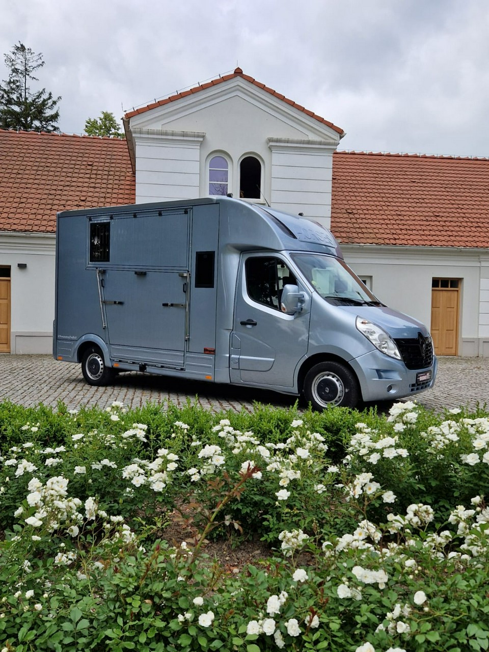 Renault Master Koniowóz, 4 Miejsca, Zabudowa Ogierowa. Kam.Cof.Hak. Na 2 konie.Szyber