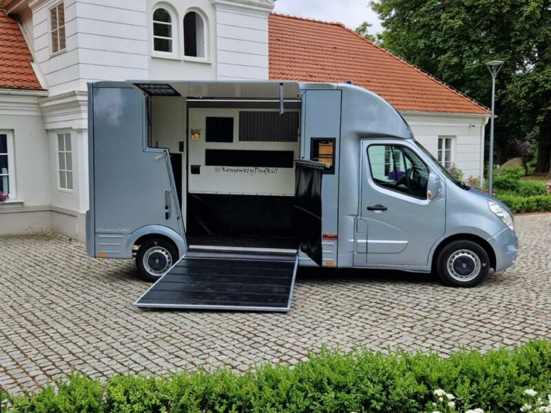 Renault Master Koniowóz, 4 Miejsca, Zabudowa Ogierowa. Kam.Cof.Hak. Na 2 konie.Szyber