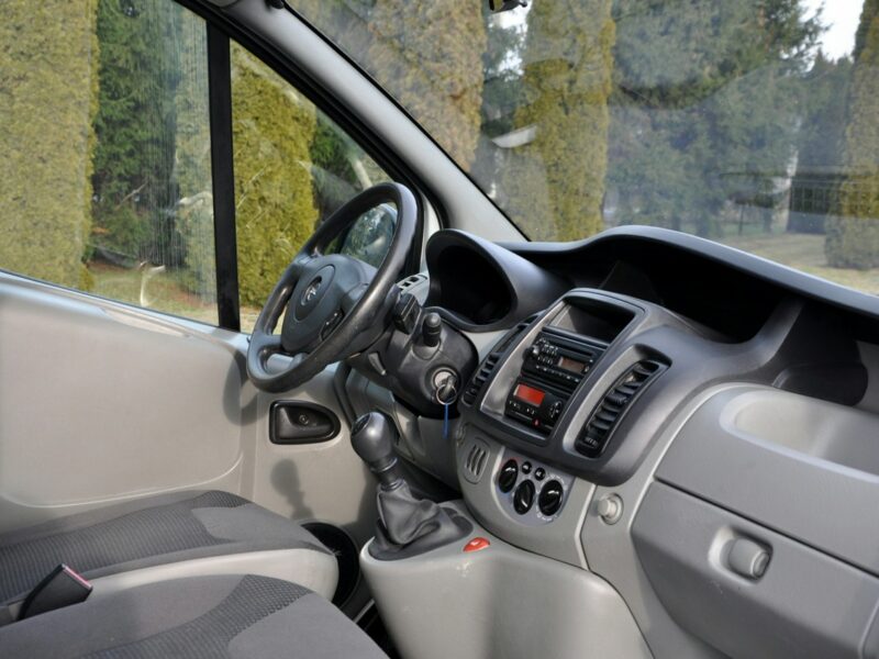 Opel Vivaro 2.5CDTI(145KM)*Klimatyzacja*Hak*I Właściciel*Serwisowany*z Niemiec