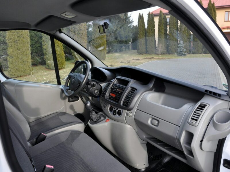 Opel Vivaro 2.5CDTI(145KM)*Klimatyzacja*Hak*I Właściciel*Serwisowany*z Niemiec