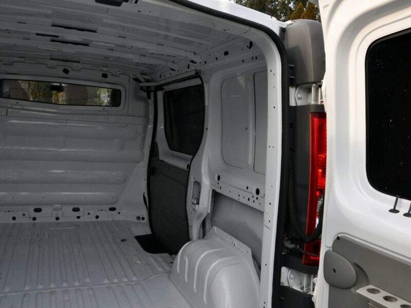 Opel Vivaro 2.5CDTI(145KM)*Klimatyzacja*Hak*I Właściciel*Serwisowany*z Niemiec