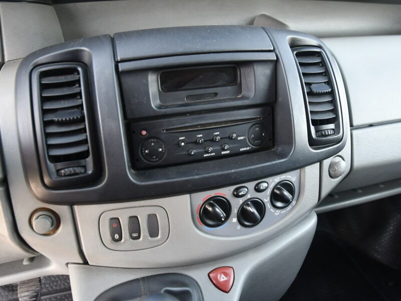 Renault Trafic 2,0dci DUDKI11 3 Osoby.Hak.Klimatyzacja.el.szyby,Centralka.kredyt.OKAZ