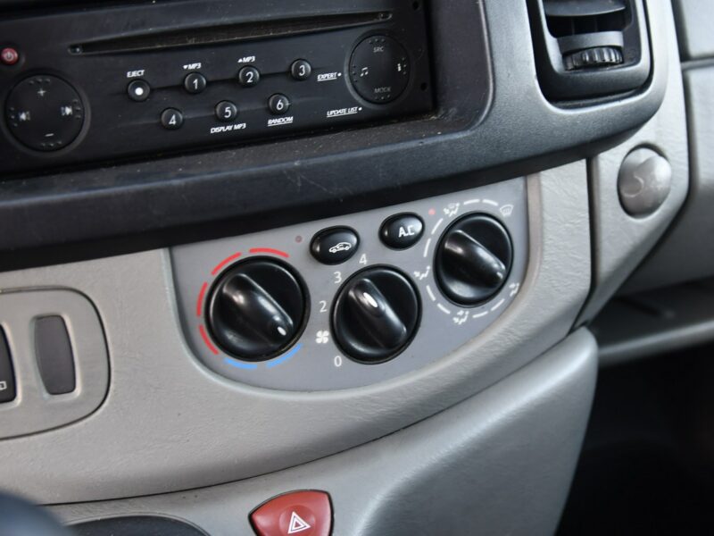 Renault Trafic 2,0dci DUDKI11 3 Osoby.Hak.Klimatyzacja.el.szyby,Centralka.kredyt.OKAZ