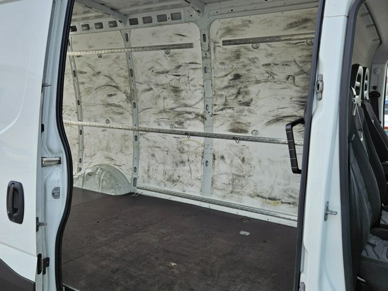 Iveco Daily 35S18 Opłacony Zadbany Bogato Wyposażony 1 Wł Po Serwisie Gotowy Do Pracy