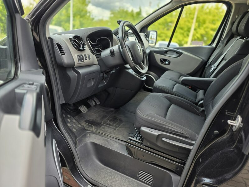 Renault Trafic 2017r LONG Furgon Brygadówka 6osobowy