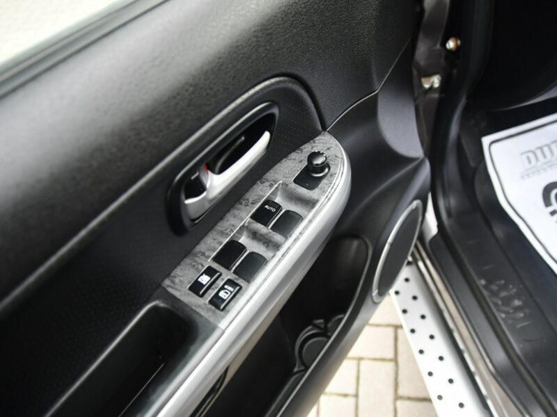 Suzuki Grand Vitara 2,4B DUDKI11 Automat,Hands-Free,4x4,Xenony,Szyberdach,El.szyby.kredyt. II (2005-2015)
