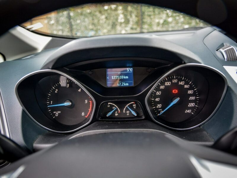 Ford Kuga Bi-Xenon grzana kierownica grzane fotele klima auuto tempomat navi PDC II (2012-)