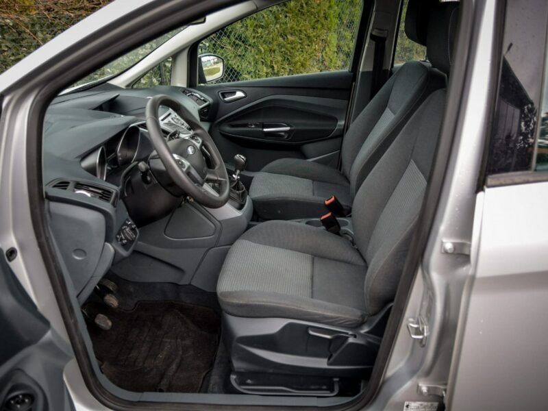 Ford Kuga Bi-Xenon grzana kierownica grzane fotele klima auuto tempomat navi PDC II (2012-)