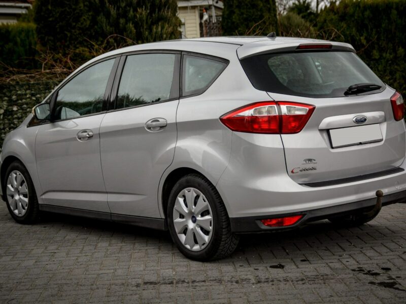 Ford Kuga Bi-Xenon grzana kierownica grzane fotele klima auuto tempomat navi PDC II (2012-)