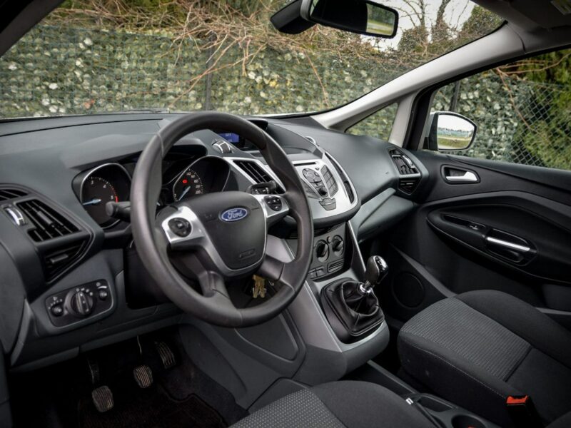 Ford Kuga Bi-Xenon grzana kierownica grzane fotele klima auuto tempomat navi PDC II (2012-)