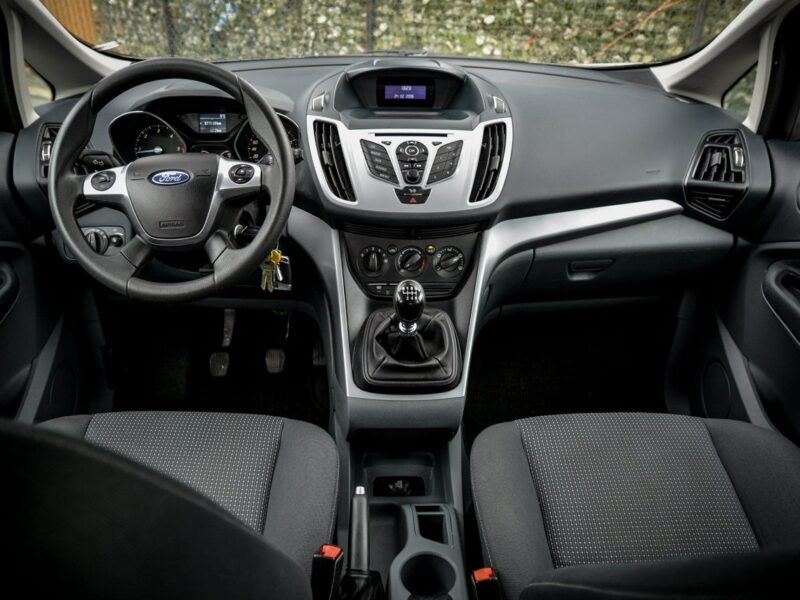 Ford Kuga Bi-Xenon grzana kierownica grzane fotele klima auuto tempomat navi PDC II (2012-)