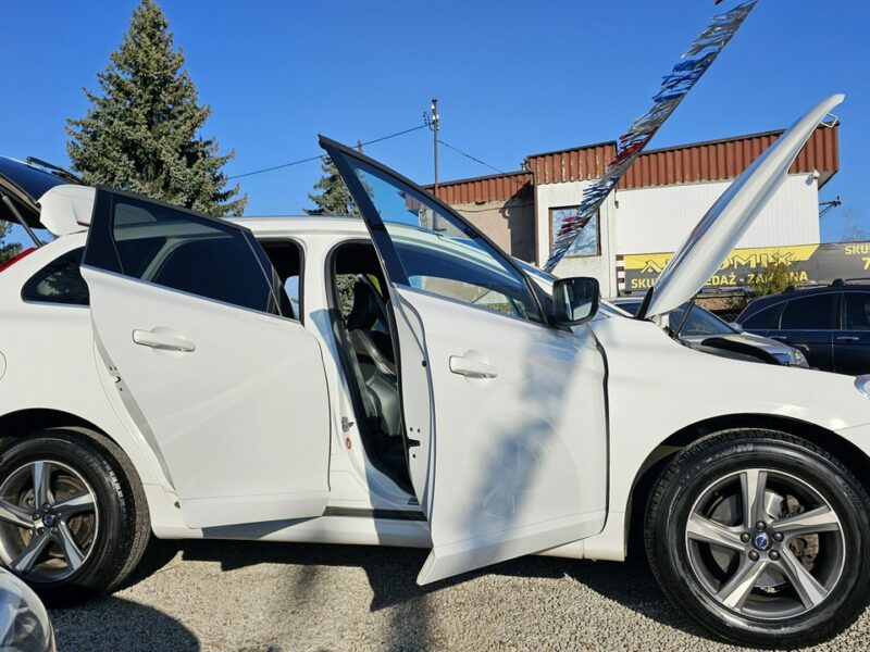 Volvo XC 60 R-Design D4* NiskiPrzebieg 206 Tyś *Gwarancja w cenie *Możliwa ZAMIANA I (2008-2017)