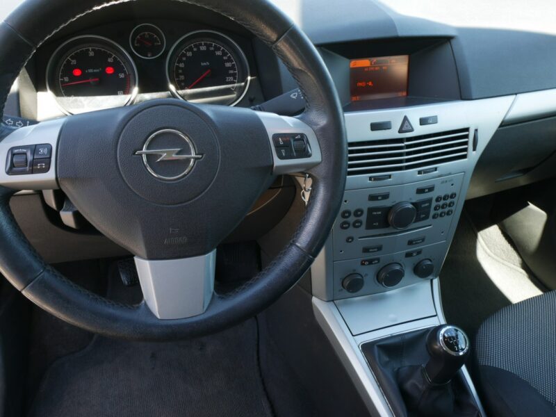 Opel Astra 1.9 CDTI 100KM Kombi -1 Wł od 9 lat -Nowy dwumas i rozrząd +Koła zima H (2004-2014)