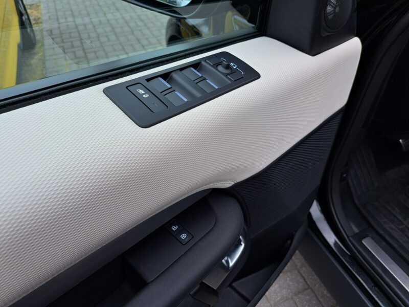 Land Rover Discovery MY23.5 3.0D I6 249 KM AWD Auto / R-Dynamic S / 7-os. / SalonPL / FV23% V (2017-)