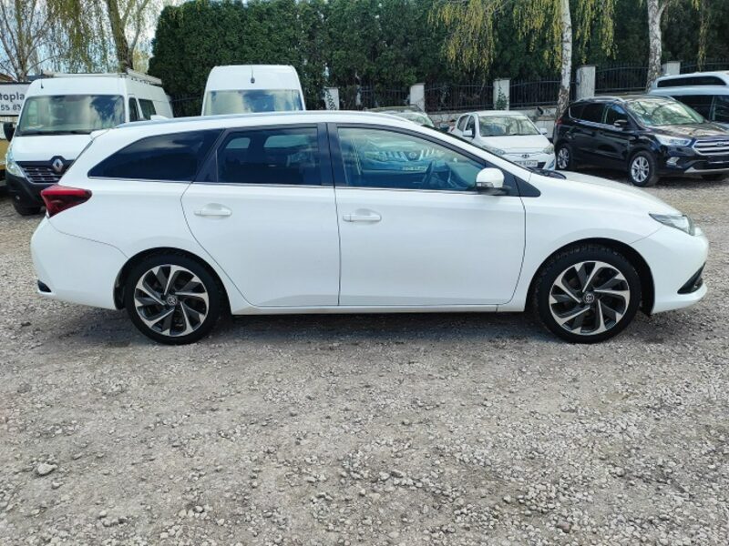 Toyota Auris Automat* Super stan* II (2012-)