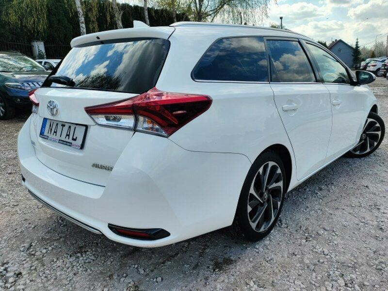 Toyota Auris Automat* Super stan* II (2012-)