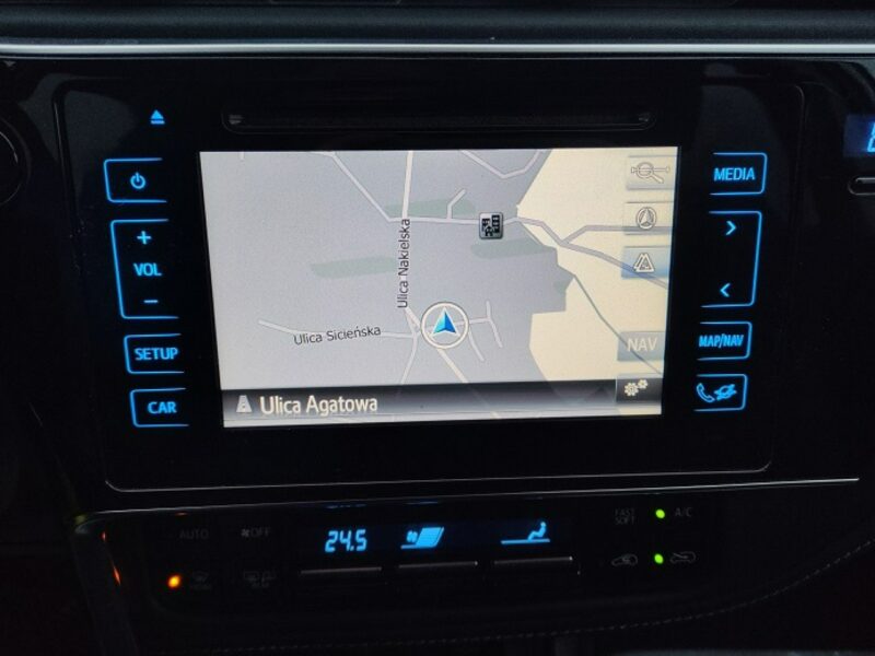 Toyota Auris Automat* Super stan* II (2012-)