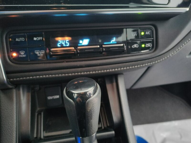 Toyota Auris Automat* Super stan* II (2012-)