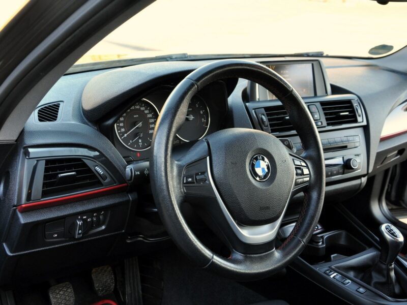 BMW 118 1.6i(136KM)*Lift*Klimatronik*Grzane Fotele*2xParktronik*I Wł*Alu16"ASO F20/F21 (2011-)