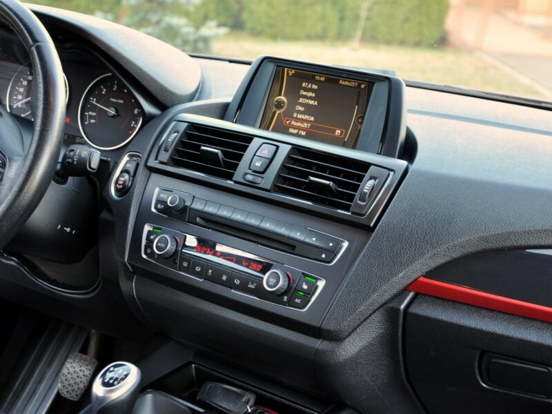 BMW 118 1.6i(136KM)*Lift*Klimatronik*Grzane Fotele*2xParktronik*I Wł*Alu16"ASO F20/F21 (2011-)