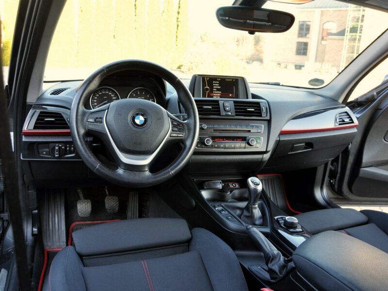 BMW 118 1.6i(136KM)*Lift*Klimatronik*Grzane Fotele*2xParktronik*I Wł*Alu16"ASO F20/F21 (2011-)
