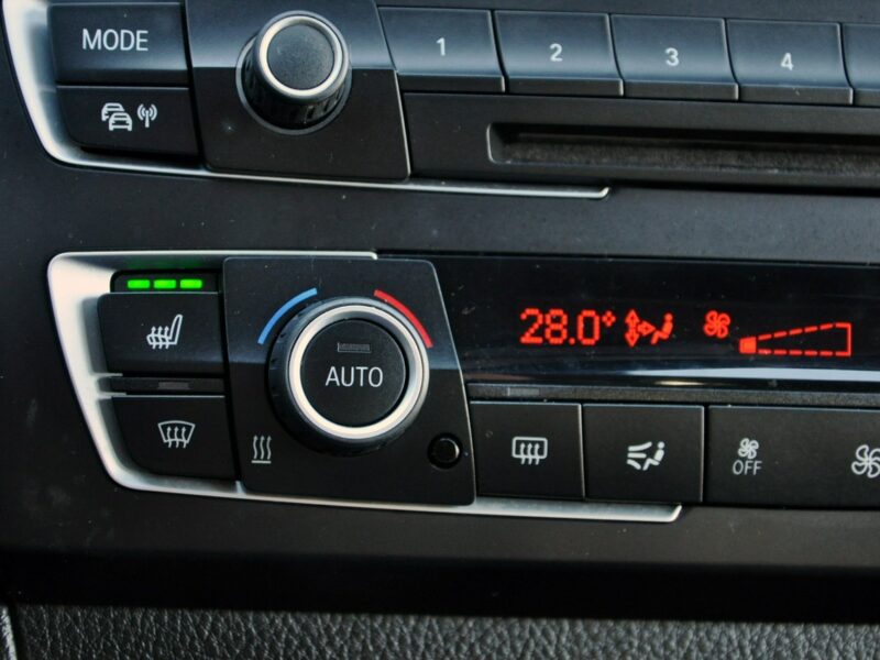 BMW 118 1.6i(136KM)*Lift*Klimatronik*Grzane Fotele*2xParktronik*I Wł*Alu16"ASO F20/F21 (2011-)