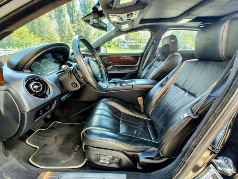 Jaguar XJ