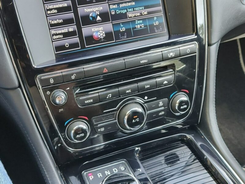 Jaguar XJ