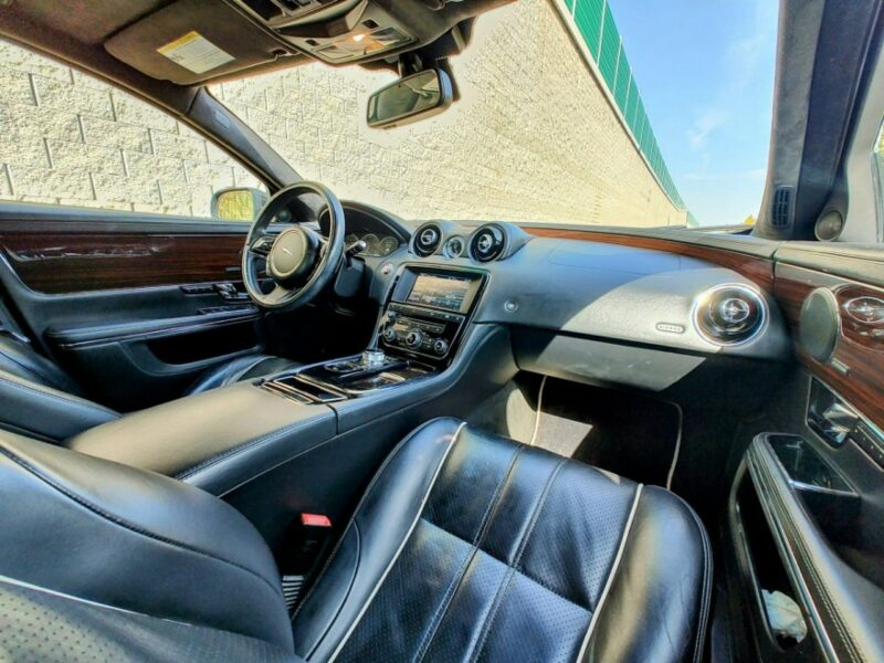 Jaguar XJ