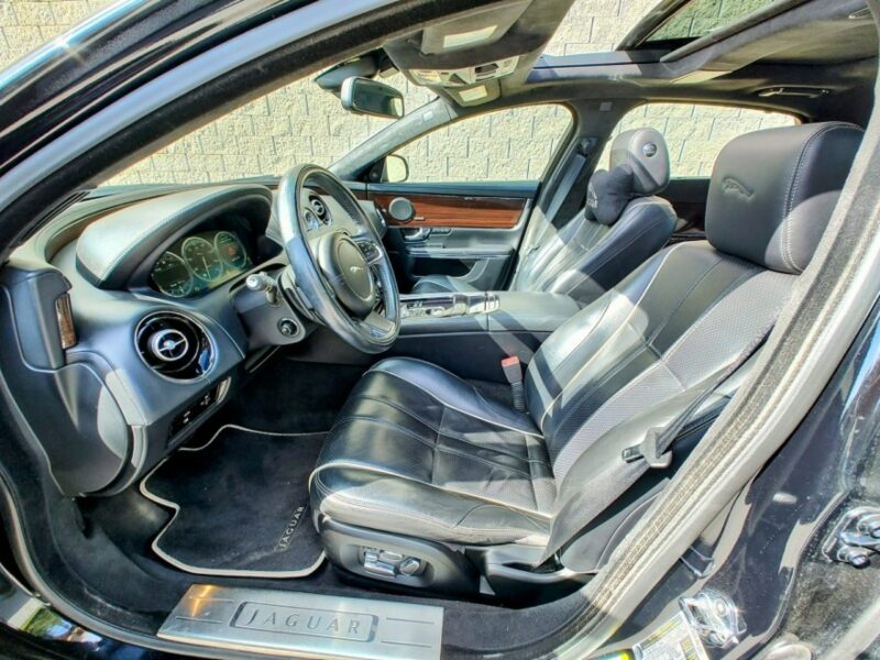 Jaguar XJ