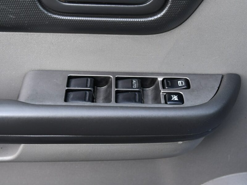Nissan X-Trail 2,0benzyna. Klimatronic.Hak.Manual.El.szyby.Centralka.Kredyt.OKAZJA I (2001-2007)