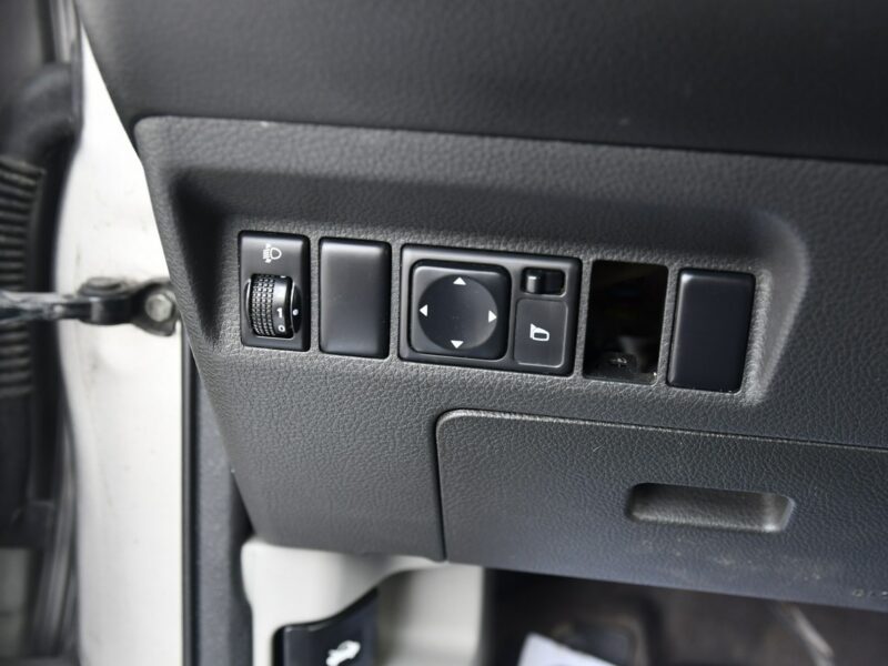 Nissan X-Trail 2,0benzyna. Klimatronic.Hak.Manual.El.szyby.Centralka.Kredyt.OKAZJA I (2001-2007)