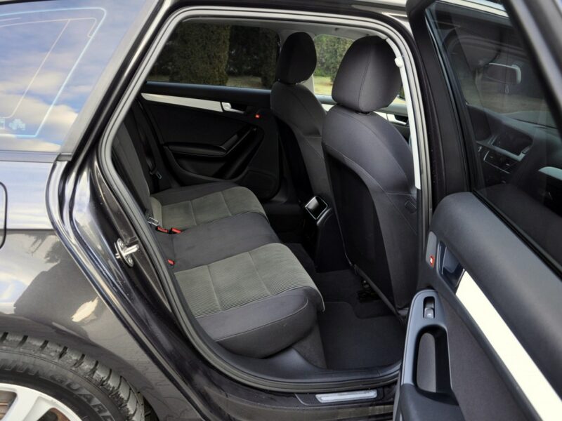Audi A4 2.0TDI(143KM)*Xenon*Led*Klimatronik*Chrom*Welur*Reling*Parktr.*Alu16" B8 (2007-2015)