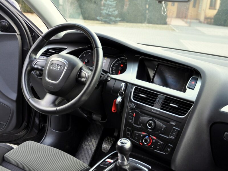 Audi A4 2.0TDI(143KM)*Xenon*Led*Klimatronik*Chrom*Welur*Reling*Parktr.*Alu16" B8 (2007-2015)