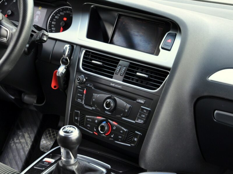 Audi A4 2.0TDI(143KM)*Xenon*Led*Klimatronik*Chrom*Welur*Reling*Parktr.*Alu16" B8 (2007-2015)