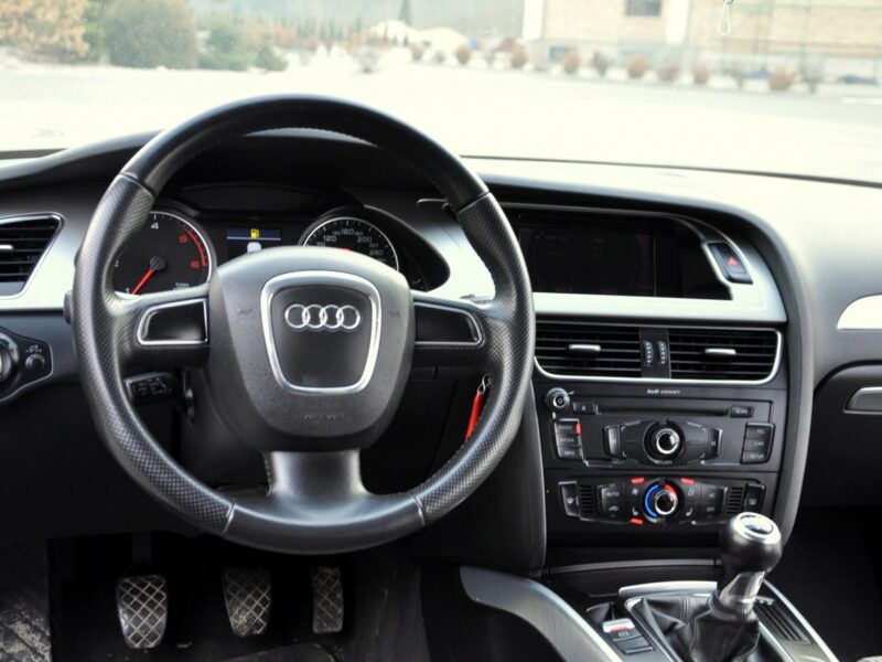 Audi A4 2.0TDI(143KM)*Xenon*Led*Klimatronik*Chrom*Welur*Reling*Parktr.*Alu16" B8 (2007-2015)
