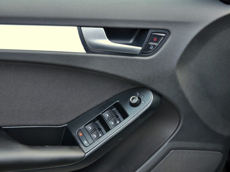 Audi A4 2.0TDI(143KM)*Xenon*Led*Klimatronik*Chrom*Welur*Reling*Parktr.*Alu16" B8 (2007-2015)