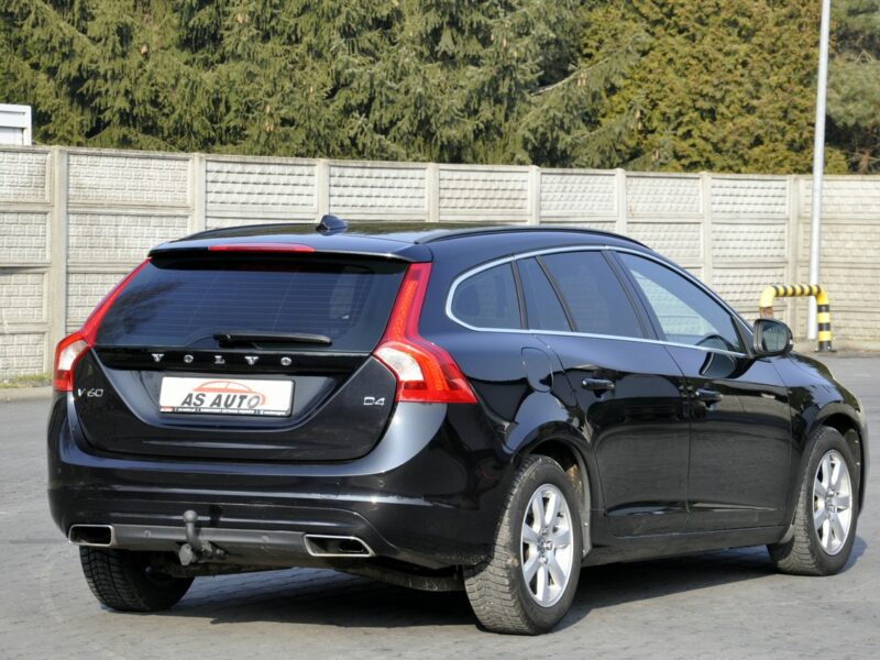 Volvo V60 2,0D4 181KM Momentum/Ledy/Xenon/Skóry/Navi/PDC/Serwis/GwArAnCjA I (2010-2018)
