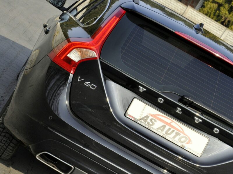 Volvo V60 2,0D4 181KM Momentum/Ledy/Xenon/Skóry/Navi/PDC/Serwis/GwArAnCjA I (2010-2018)