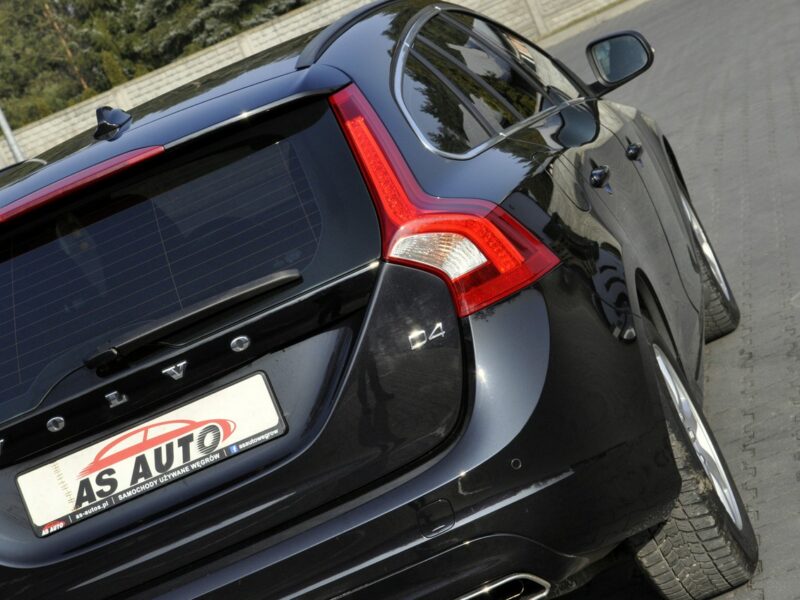 Volvo V60 2,0D4 181KM Momentum/Ledy/Xenon/Skóry/Navi/PDC/Serwis/GwArAnCjA I (2010-2018)