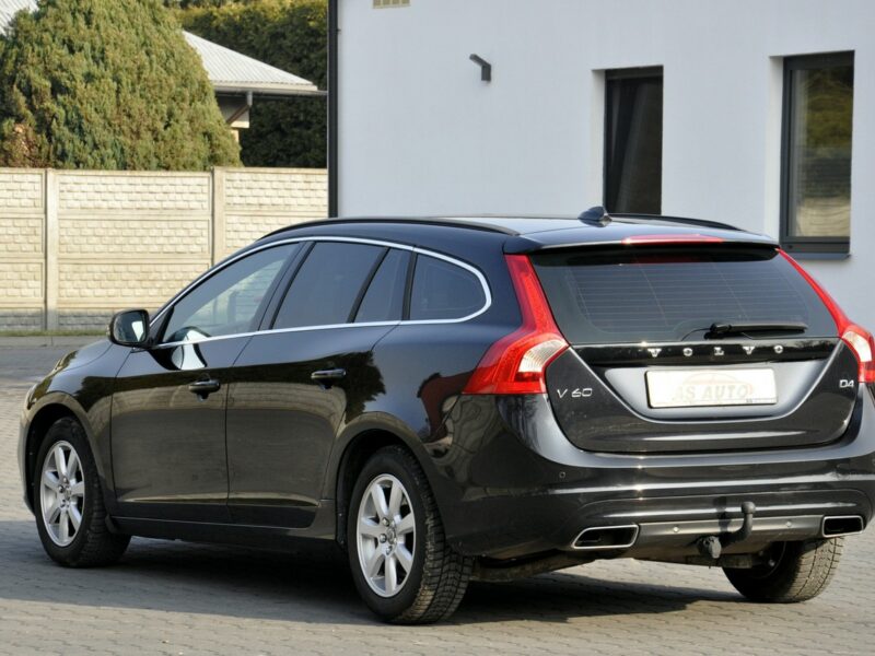 Volvo V60 2,0D4 181KM Momentum/Ledy/Xenon/Skóry/Navi/PDC/Serwis/GwArAnCjA I (2010-2018)