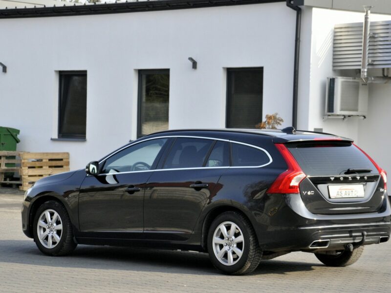 Volvo V60 2,0D4 181KM Momentum/Ledy/Xenon/Skóry/Navi/PDC/Serwis/GwArAnCjA I (2010-2018)