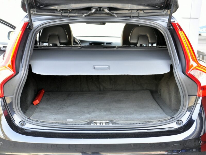 Volvo V60 2,0D4 181KM Momentum/Ledy/Xenon/Skóry/Navi/PDC/Serwis/GwArAnCjA I (2010-2018)