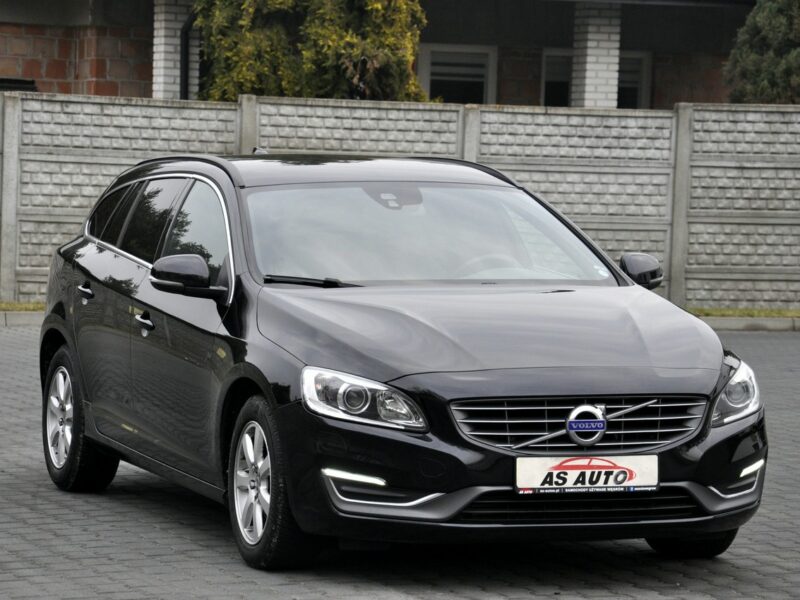 Volvo V60 2,0D4 181KM Momentum/Ledy/Xenon/Skóry/Navi/PDC/Serwis/GwArAnCjA I (2010-2018)