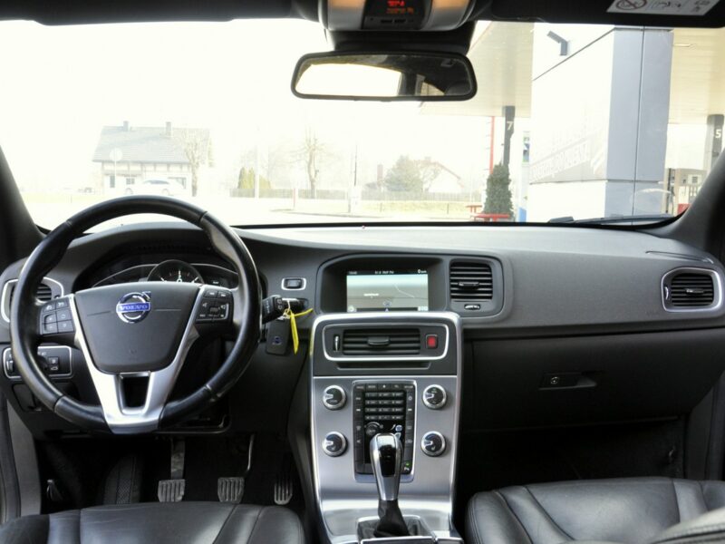 Volvo V60 2,0D4 181KM Momentum/Ledy/Xenon/Skóry/Navi/PDC/Serwis/GwArAnCjA I (2010-2018)